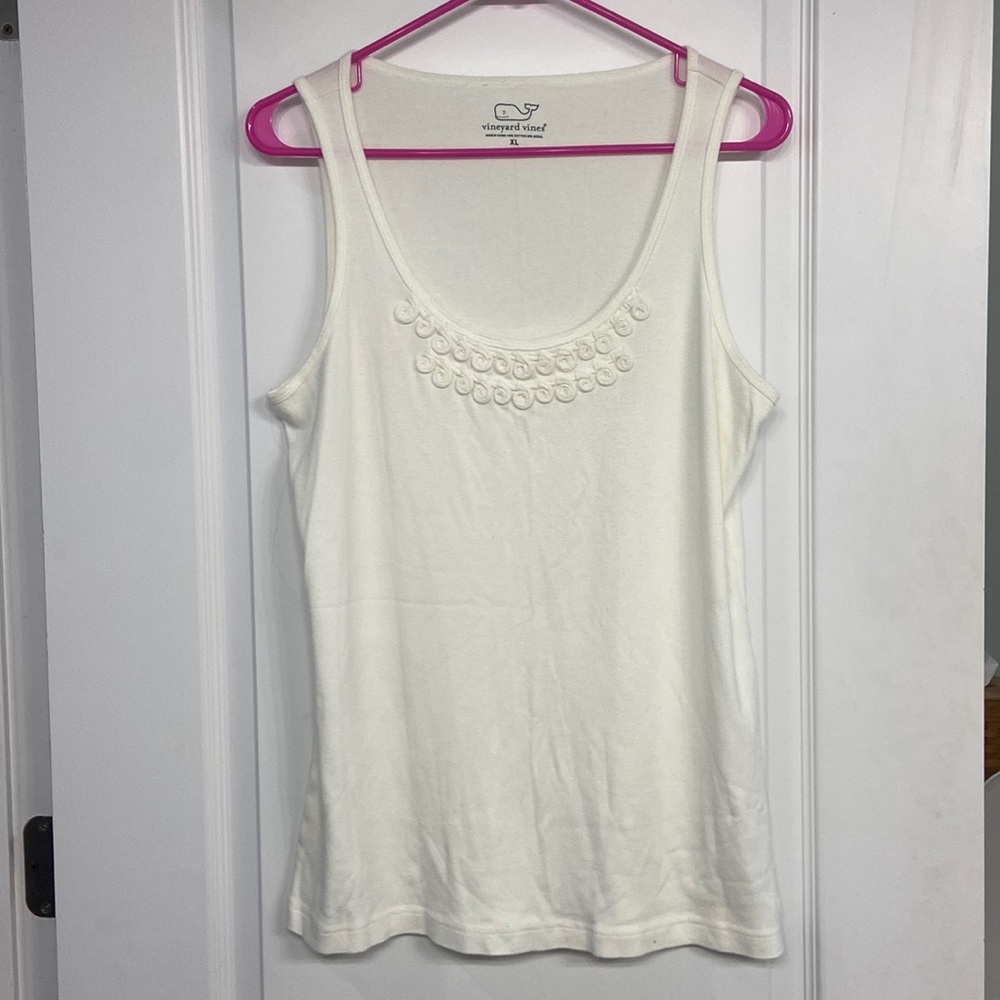 Vineyard Vines Women’s Tank Top XL Off White Swirl Embellishment on Neck EUC